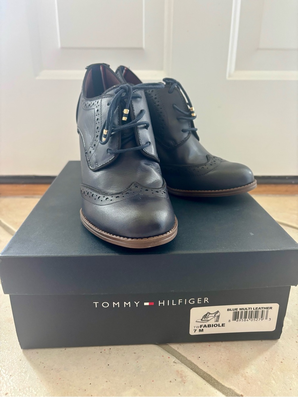 Tommy Hilfiger Women’s Blue Fabiole Wingtip Oxford Heels sz 7